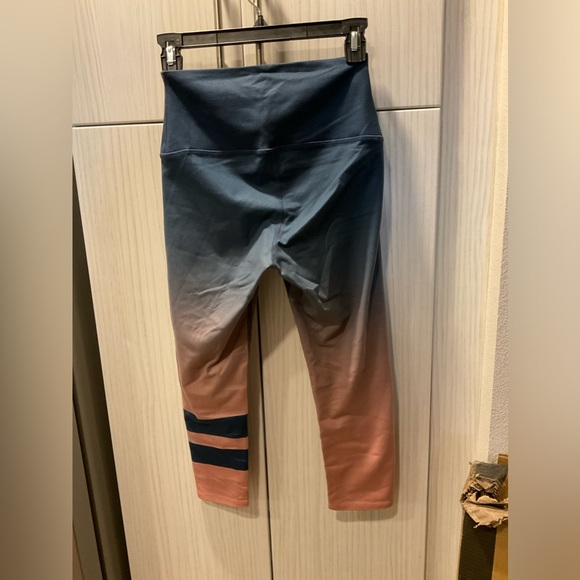 Alo capris - Picture 2 of 3